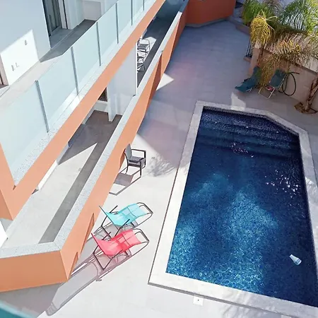 Blue Horizon Rooftop Pêra